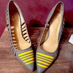Gray and yellow pumps Size 8.5